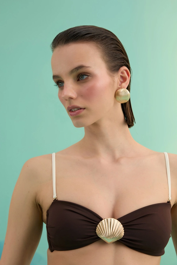 SHELLA BRUNETTE ALTIN DENİZ KABUĞU AKSESUARLI YÜKSEK BEL STRAPLEZ BİKİNİ TAKIMI