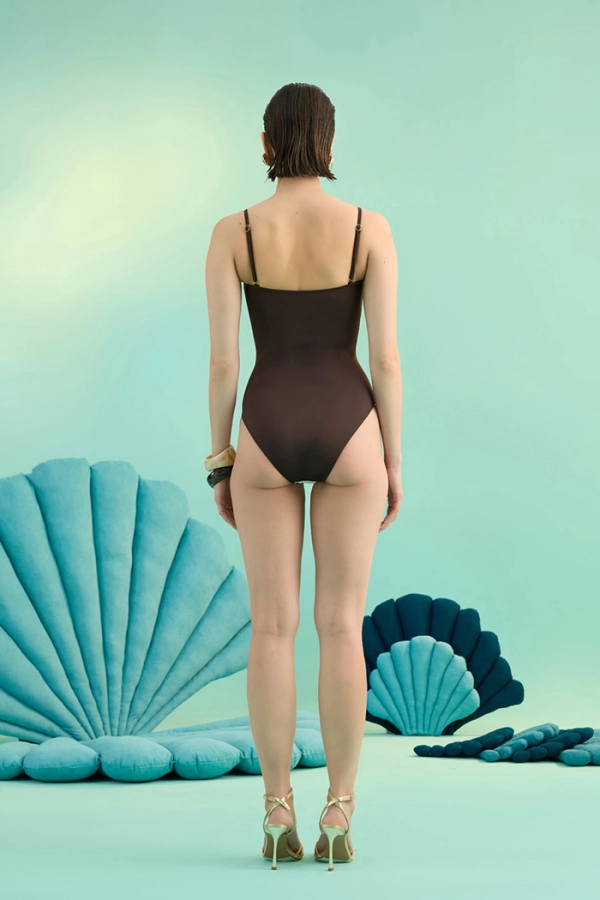 OCEALIA BRUNETTE ALTIN DENİZ KABUĞU AKSESUARLI PENCERELİ STRAPLEZ MAYO